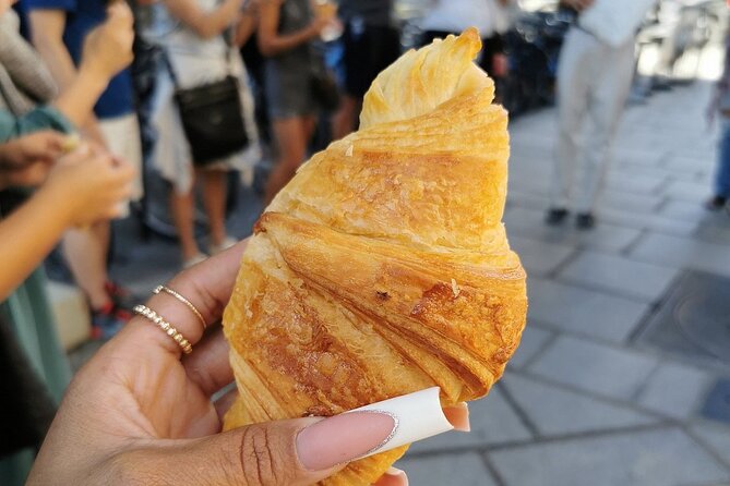 #1 Bordeaux Food and Wine Tasting Tour w/ Local Foodie Guide - The final stop at Place du Palais