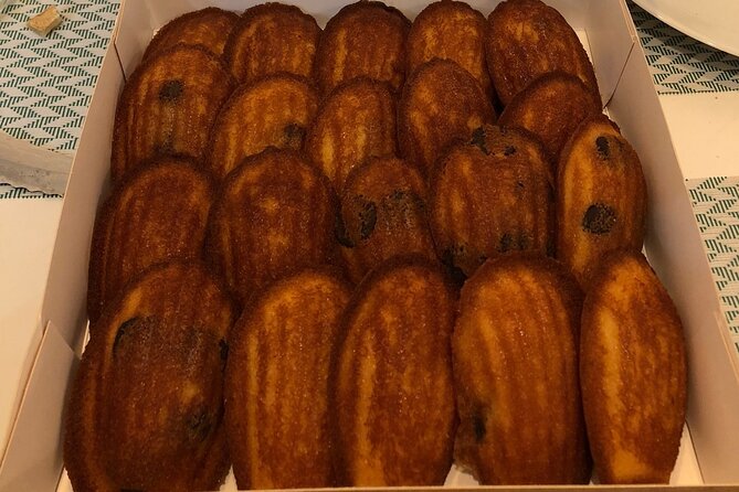 2-Hour Foodie Tour with 10 Tastings in Aix-en-Provence - Fresh madeleines from Christophe’s