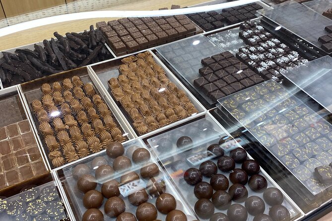 2-Hour Foodie Tour with 10 Tastings in Aix-en-Provence - Starting with Puyricard chocolate
