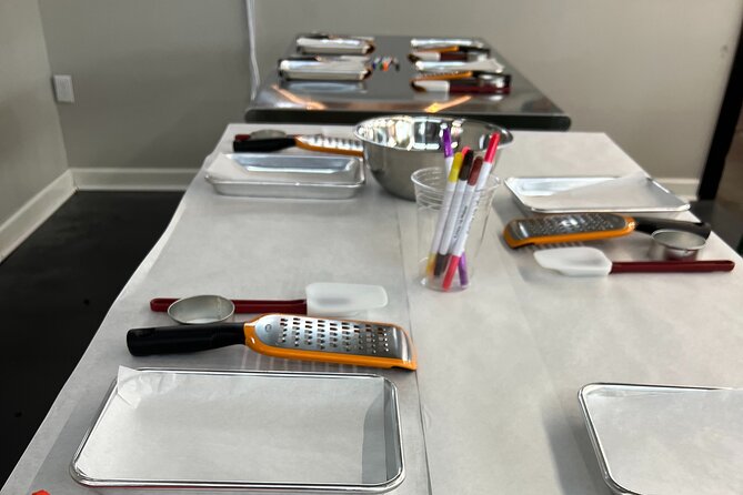 2 Hour Historic Market Food Tour and Hands-On Biscuit Class - Why the guides matter