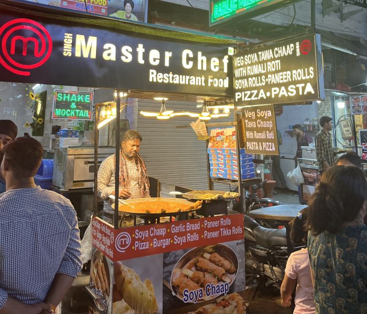 Agra: Sadar Bazar Food Market Night Walking Tour by Tuk-Tuk - Guides who add value to the food stops
