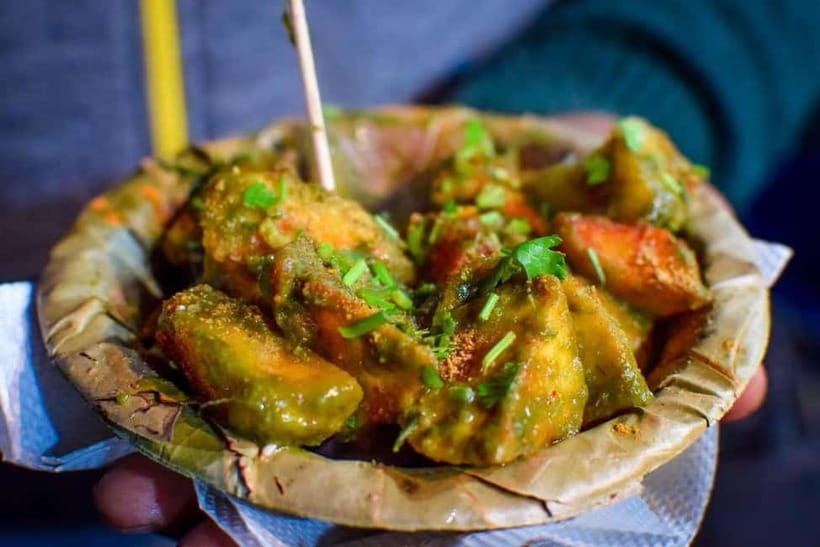 Agra: Street Food Walking Tour, Spice Market, & Tuk-tuk Ride - Jama Masjid and Mughal architecture