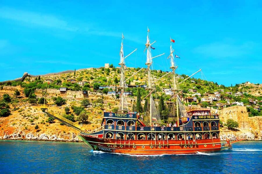 Alanya: Pirate Boat Tour with Food and Drinks - The Mediterranean cruise and the return past the castle
