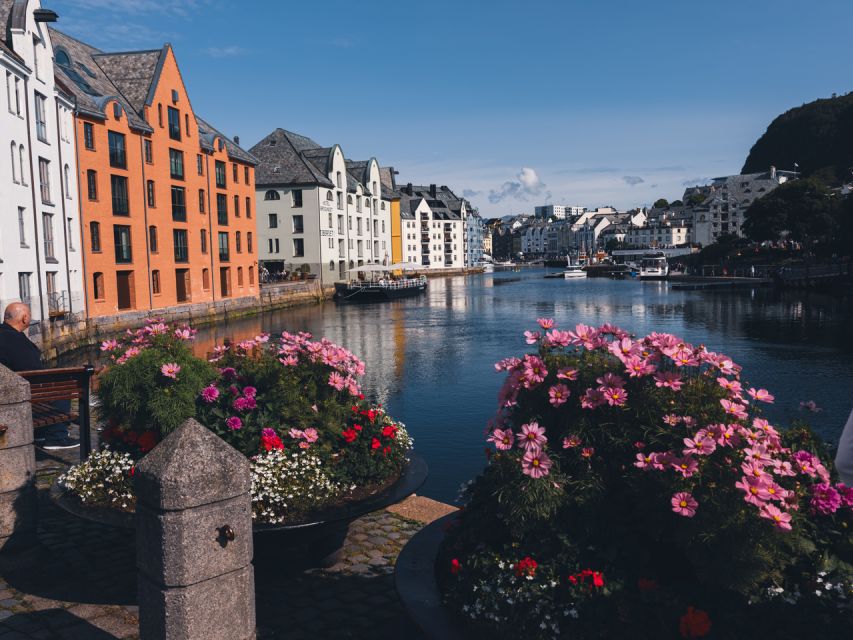 Ålesund: Guided Food Walking Tour - Between the cafés: Ålesund’s Art Nouveau streets