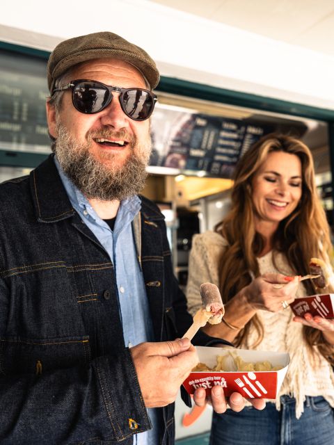 Ålesund: Guided Food Walking Tour - Meeting your guide by the town hall