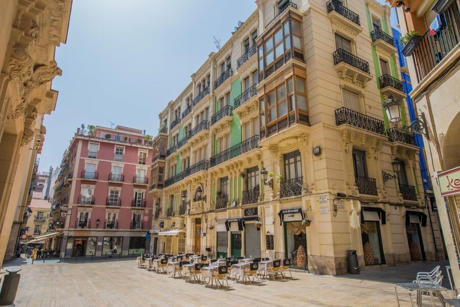 Alicante: Evening Tapas Tour - Who should book this Alicante food tour?