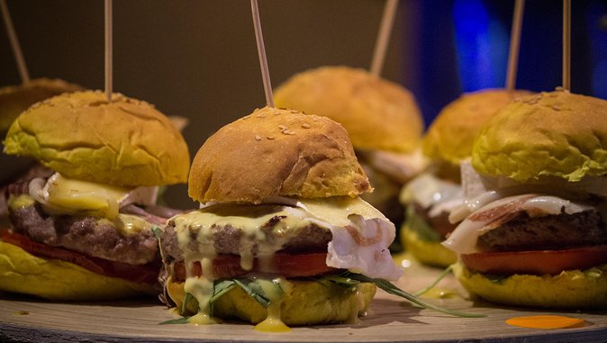 Alicante: Evening Tapas Tour - The first stop: 30 minutes to get your bearings