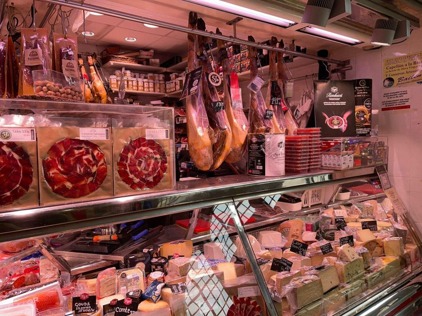 Alicante: Food Walking Tour with Wine Tasting and Tapas - The guide makes or breaks the afternoon
