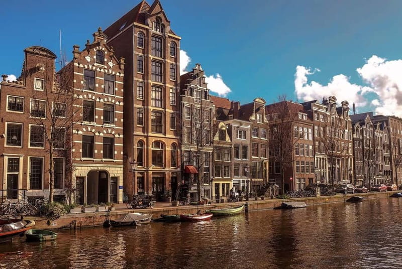 Amsterdam canal cruise with culinary burger or cheese & wine - Choosing between burgers and cheese