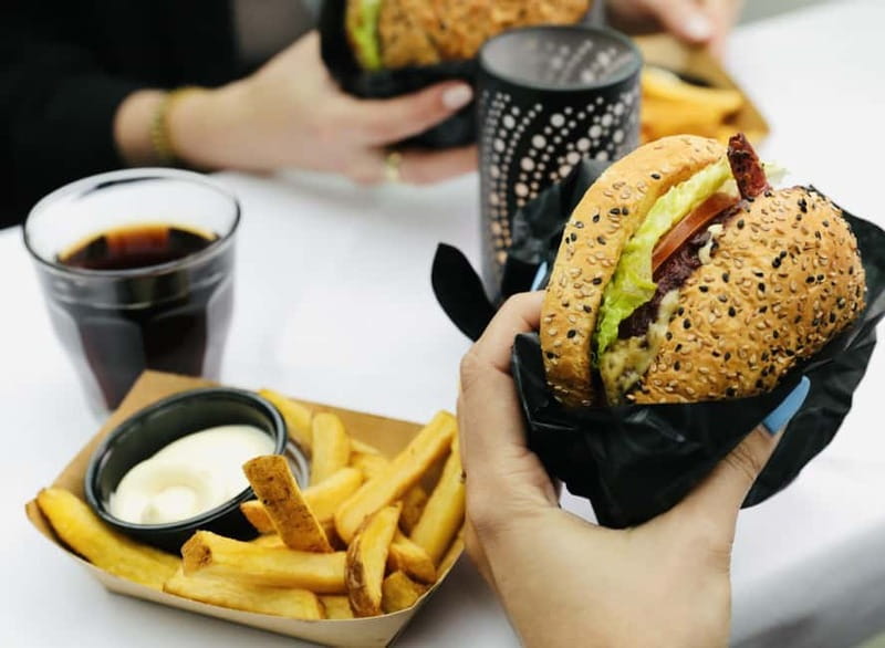 Amsterdam canal cruise with culinary burger or cheese & wine - What the boat ride is really like