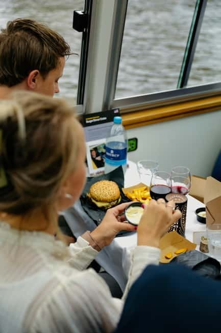Amsterdam canal cruise with culinary burger or cheese & wine - The first sights: Prinsengracht to the Negen Straatjes