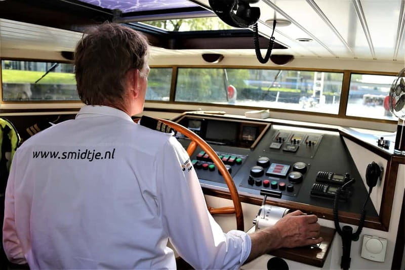 Amsterdam canal cruise with culinary burger or cheese & wine - Magere Brug and the eastern canals