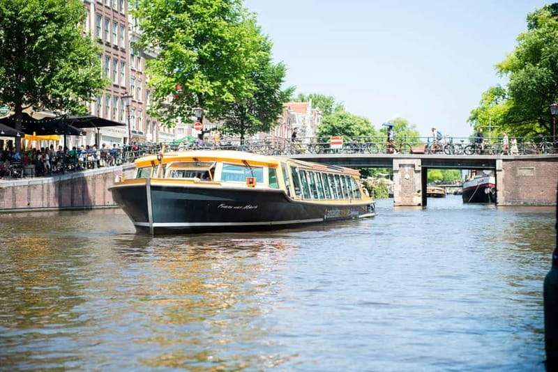 Amsterdam canal cruise with culinary burger or cheese & wine - Meeting beside the Anne Frank Museum