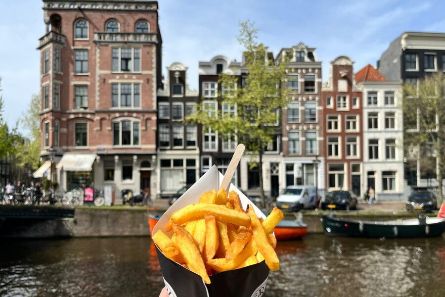 Amsterdam: Food and Culture Walking Tour with Tastings - Why the guide matters so much