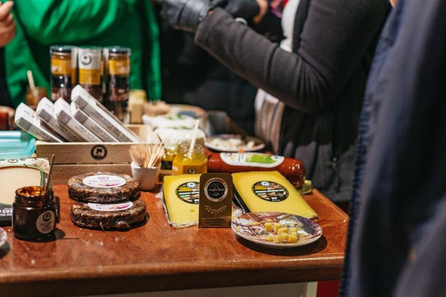 Amsterdam: Food and Culture Walking Tour with Tastings - Dutch cheese, herring, and the first food lessons