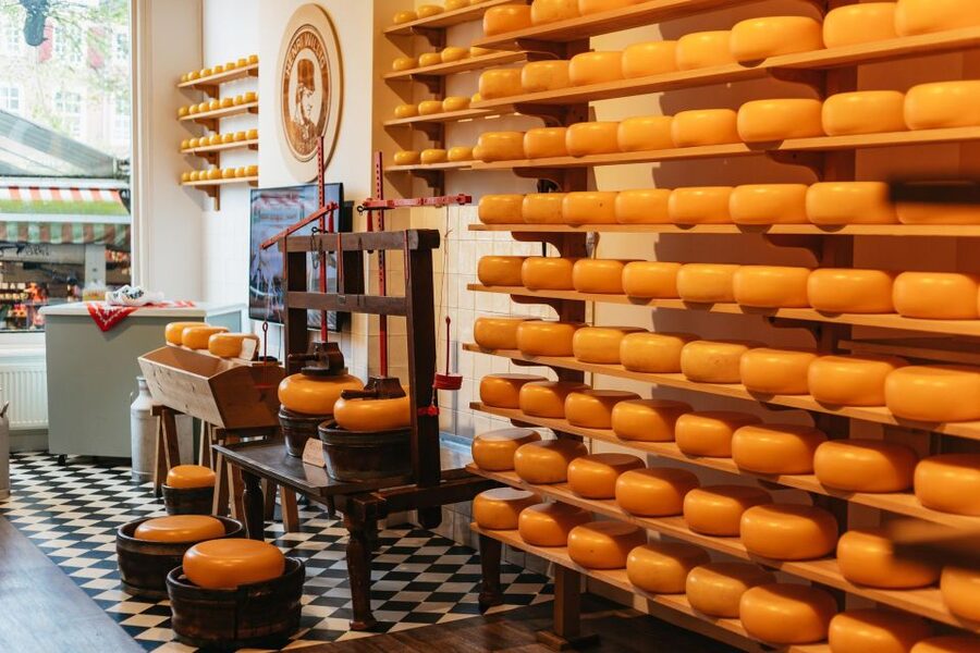 Amsterdam: Food and Culture Walking Tour with Tastings - Kibbeling and bitterballen: Amsterdam’s snack culture