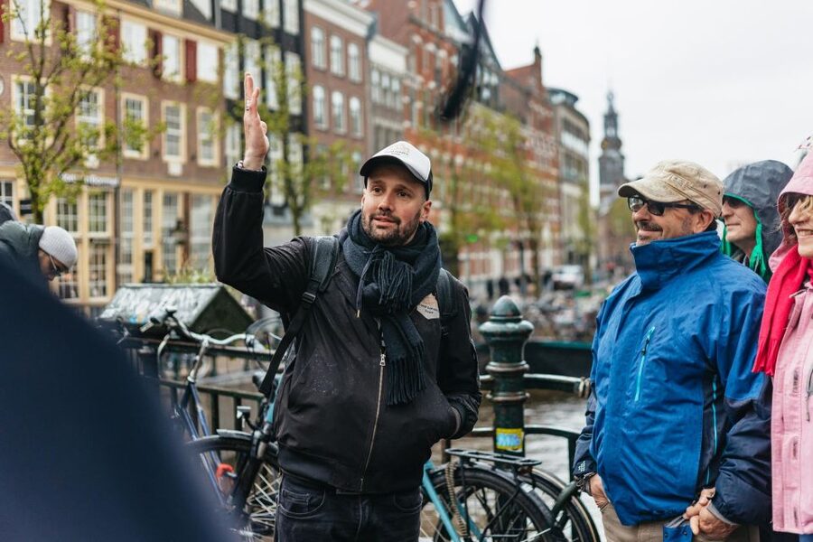 Amsterdam: Food and Culture Walking Tour with Tastings - Begijnhof and Amsterdam’s quieter side