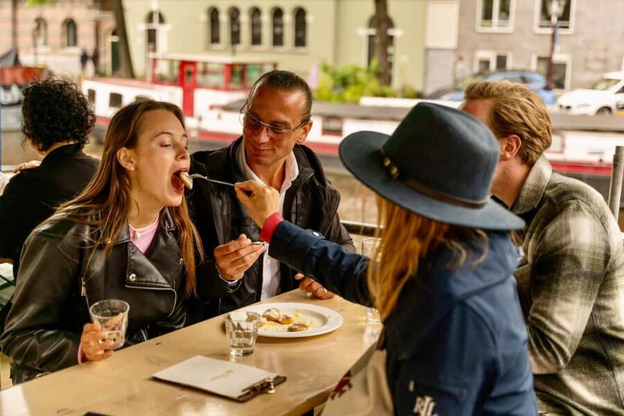 Amsterdam: Food Tour with Drinks by Spui, Canals and Jordaan - Local snacks before the canal belt
