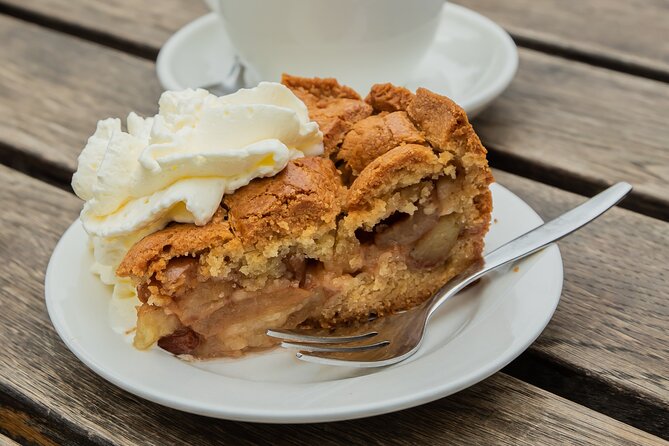 Amsterdam : Guided Cultural Food Tour - Walking into the Jordaan
