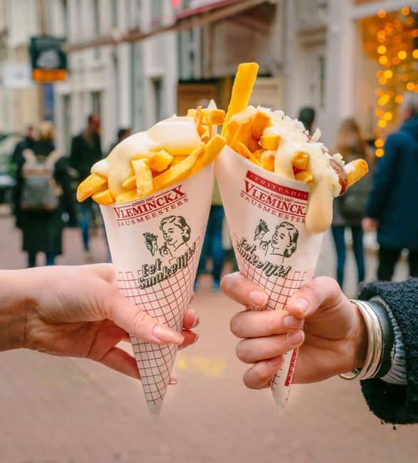 Amsterdam: Guided Cultural Food Tour in English or German - Damrak and Beurs van Berlage: crooked houses and city commerce
