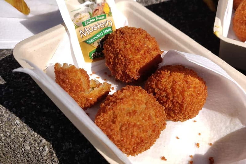 Amsterdam: Guided Food Tour with Tastings - Apple tart and a warm stroopwafel