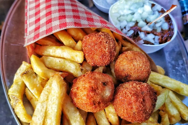 Amsterdam: Guided Food Tour with Tastings - The guides are the real strength