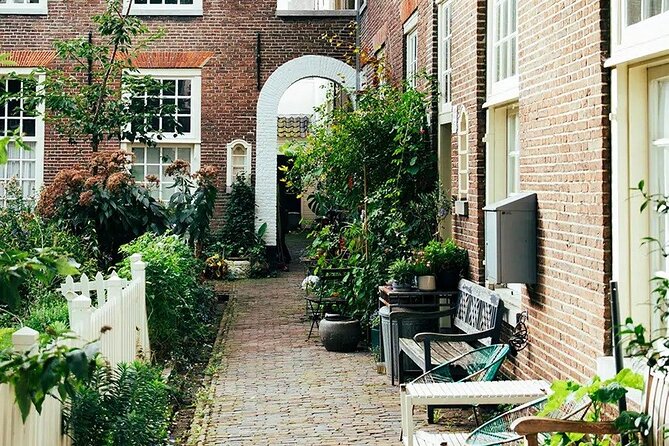 Amsterdam High-End Dutch Food & History Tour - Up to 8 guests - Is $157.21 a fair price?