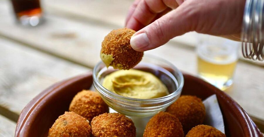 Amsterdam: Jordaan Food Tour of 10+ Local Classic Tastings - Key points at a glance