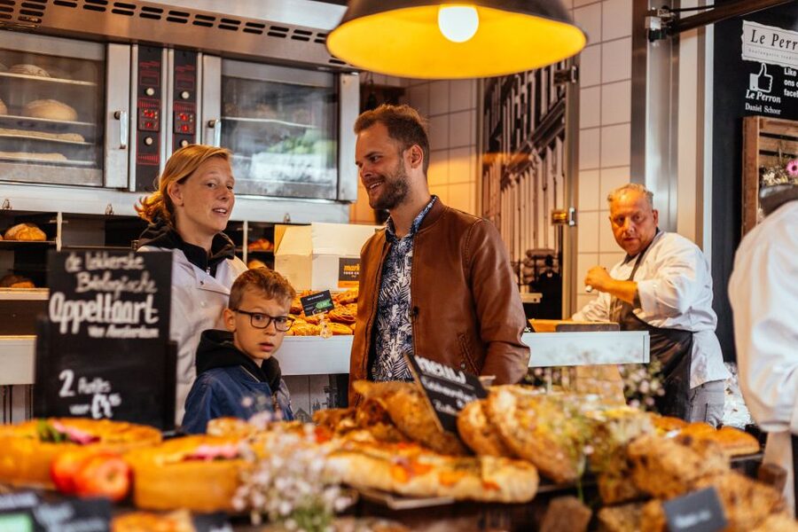 Amsterdam: Private Food Tour with a Local - Stroopwafel, bitterballen, and the Dutch snack lesson