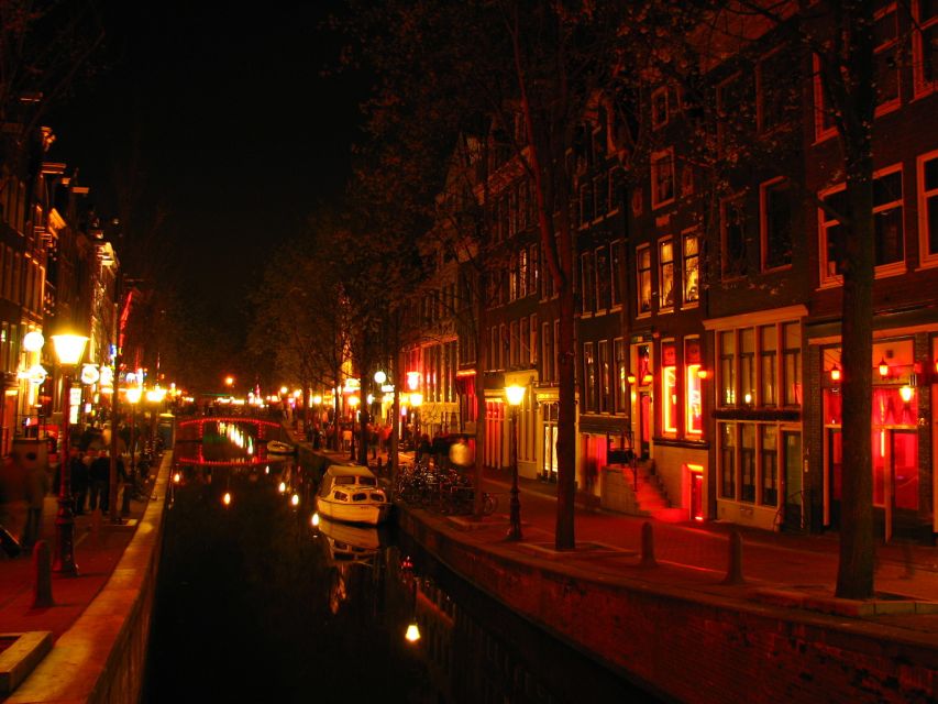 Amsterdam: Private Red Light District and Food Tour - Chinatown and the city’s layered identity