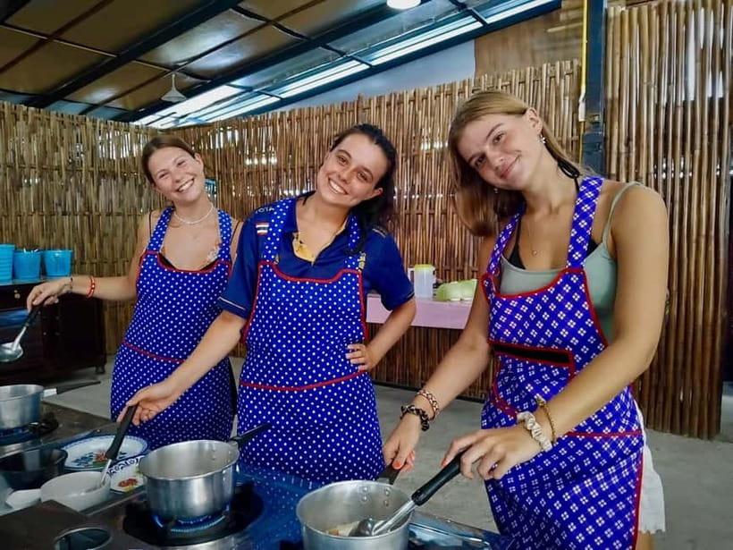 Ao Nang: Hands-on Learn to Cook 3 Popular Thai's street food - Main dishes: Pad Thai and more familiar favorites