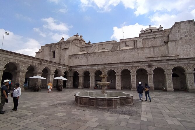 Arequipa Tasting Tour - The Company of Jesus and its gold-covered altars