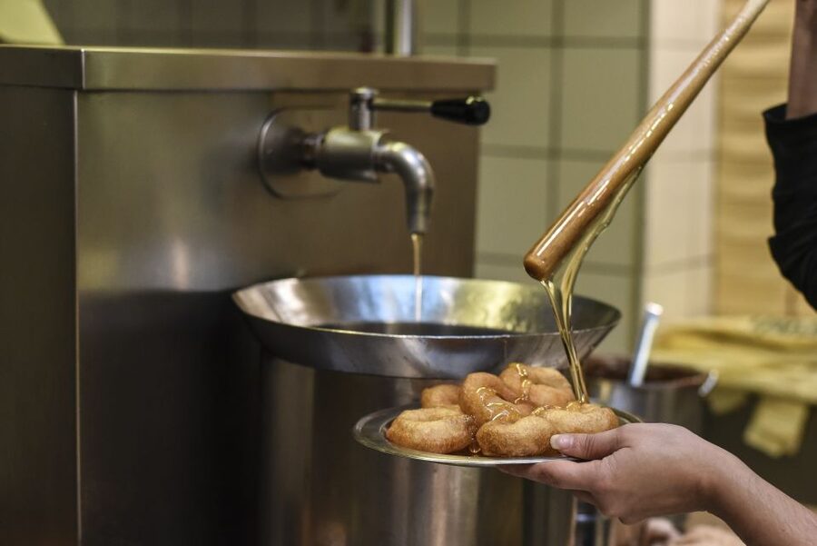 Athens: Ultimate Food Walking Tour with 15 Tastings - Starting with phyllo pies near Syntagma
