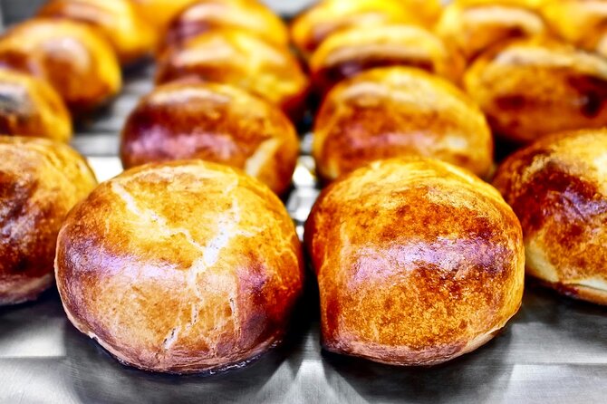 Authentic Naples Food Tour with 8+ Tastings of Pizza, Wine & More - San Gregorio Armeno and the side streets of Naples