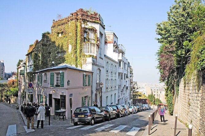 Authentic Parisian Gourmet Food Tour with 10 Local Dishes & Wines - The guides are a major part of the value