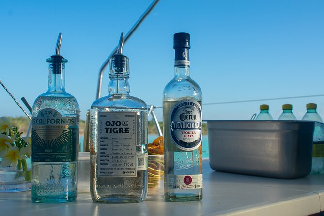 Bacalar - Gourmet Tour in Private Catamaran with Cocktails Included - Cocktails and the social side of the boat