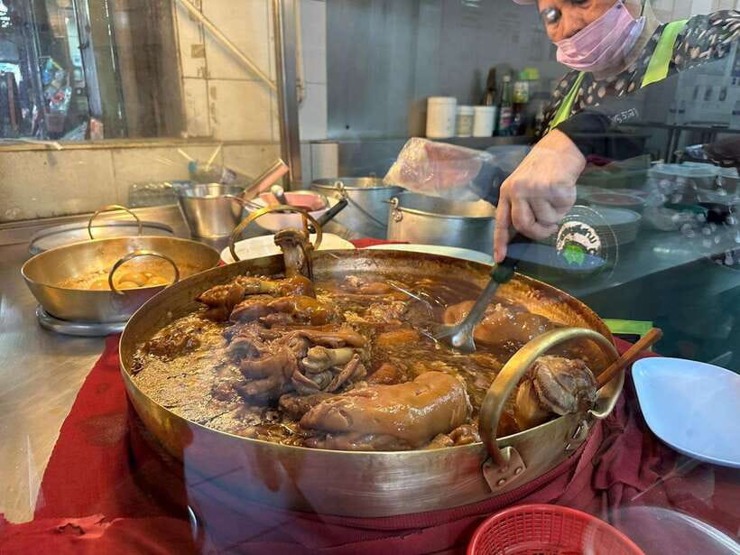 Bangkok Authentic Tasting Thai-Chinatown Walking Food Tour - The guides make the difference
