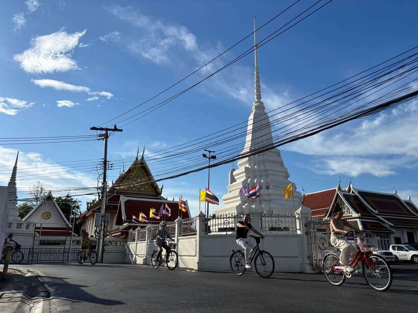 Bangkok: Bike, Boat & Food Tour in Thonburi - The one-hour Bangkok Yai canal cruise