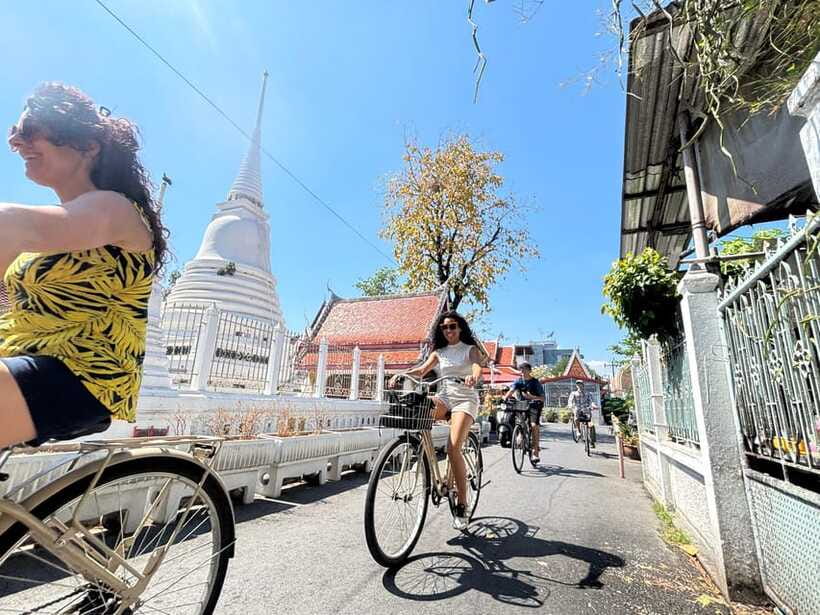 Bangkok: Bike, Boat & Food Tour in Thonburi - Lunch with Pad Kra Pao or Pad Thai