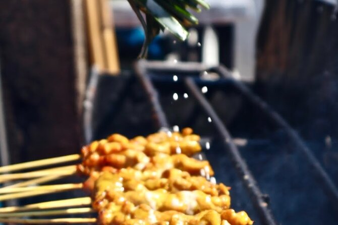 Bangkok by Night Food Tour with 10+ Tastings in Chinatown - The food: a full Thai meal in small bites