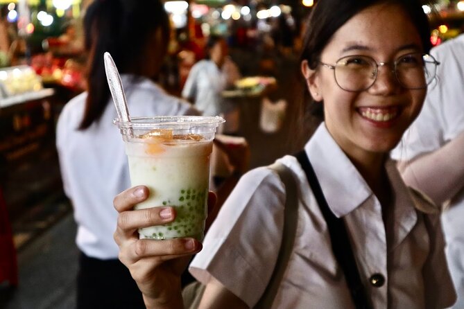 Bangkok by Night Food Tour with 10+ Tastings in Chinatown - What guides Jan and Ton add