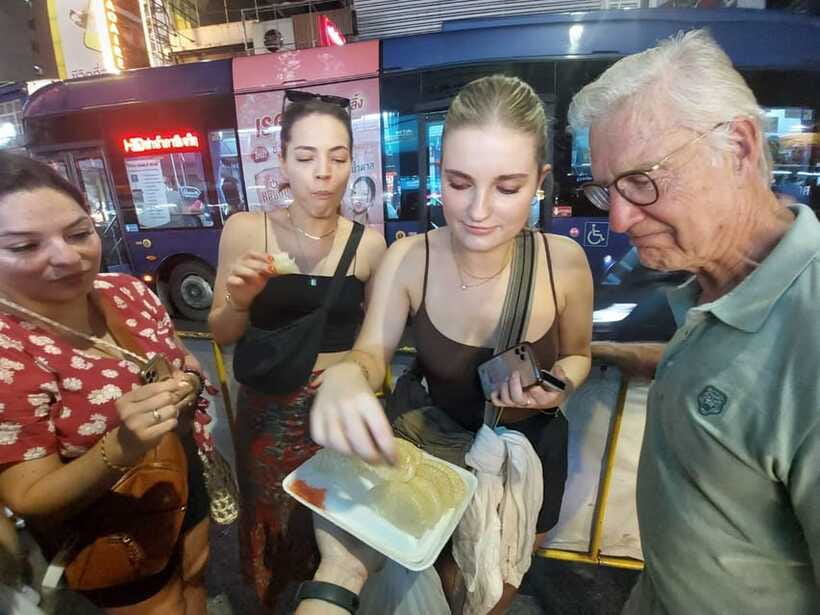 Bangkok: Chinatown Food Tour with Michelin Food Stalls - The Michelin-recognized stop