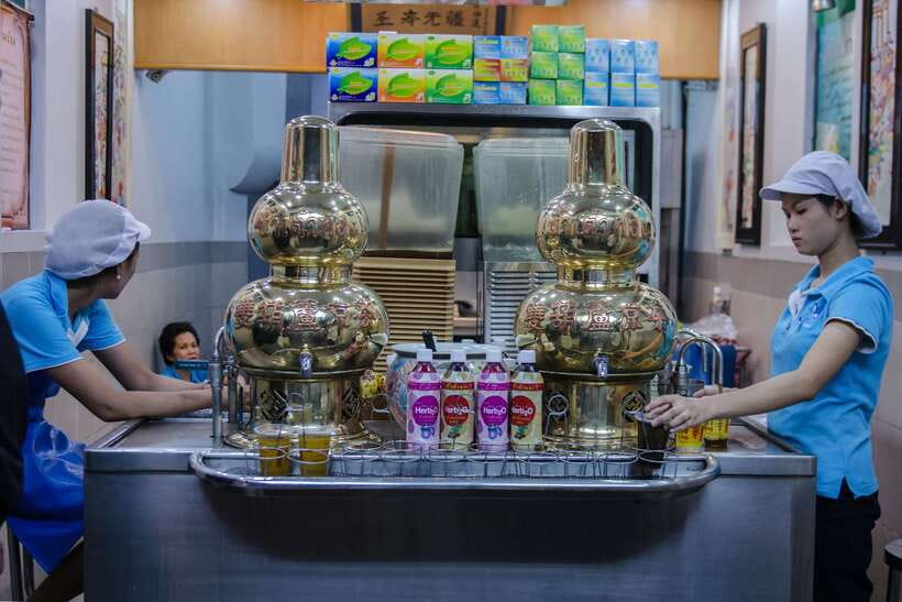 Bangkok: Chinatown Night Food Tour - The cultural stops give the meal more meaning