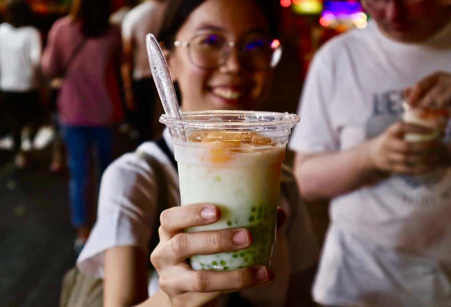 Bangkok: Chinatown Street Food Tour with 8+ Local Dishes - Grilled pork, sticky rice, and a local beer