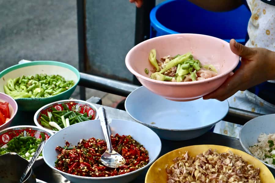 Bangkok: Chinatown Street Food Tour with 8+ Local Dishes - Dim sum with a Chinatown connection