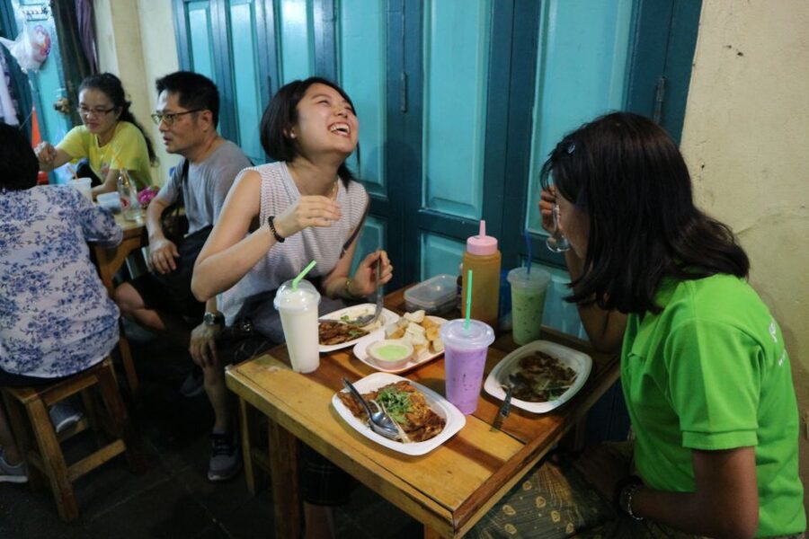 Bangkok: E-Scooter Night Tour with Local Street Food - Wat Pho and the Grand Palace lit up