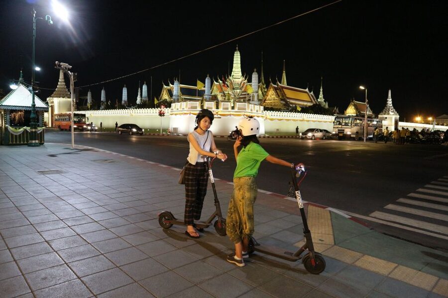 Bangkok: E-Scooter Night Tour with Local Street Food - Wat Arun and Santa Cruz after sunset