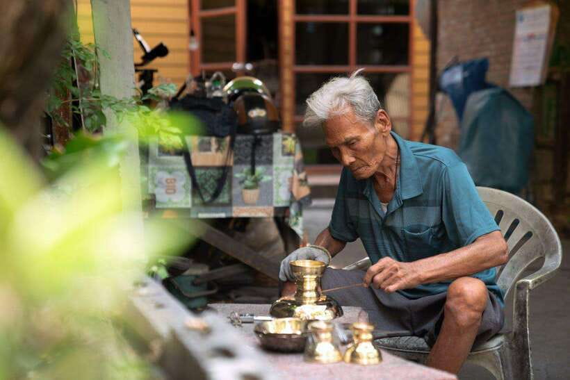 Bangkok Electric Tuk Tuk: Street Food & Markets - Chao Phraya Express Boat to Saphan Phut