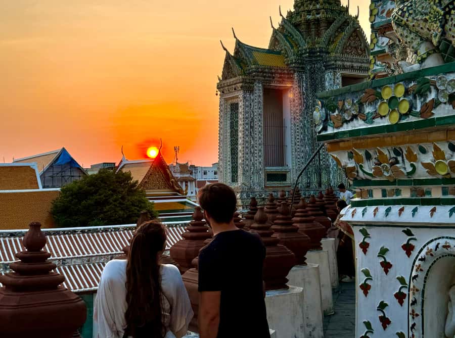 Bangkok: Highlights with Food Tour & Sunset in Wat Arun - Seeing Bangkok from a Traditional Long-Tail Boat