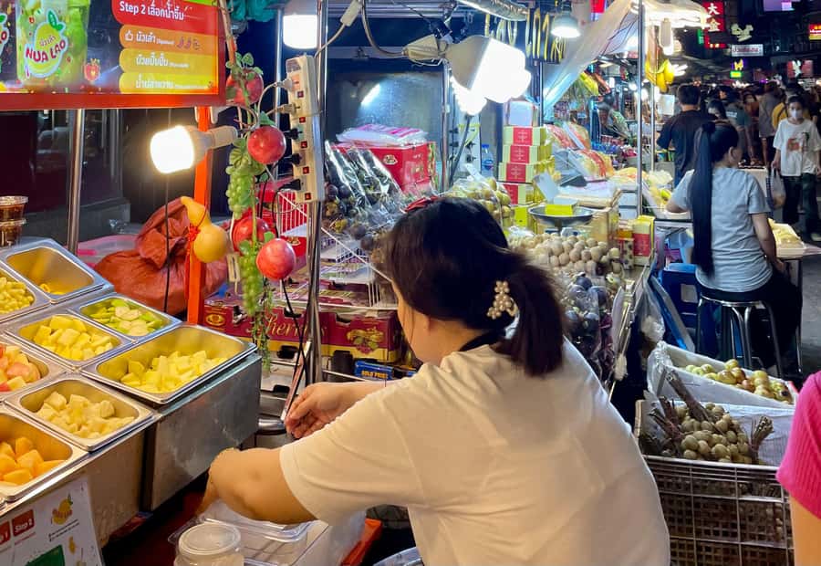 Bangkok: Highlights with Food Tour & Sunset in Wat Arun - Crossing the River and Switching to Tuk-Tuk Travel